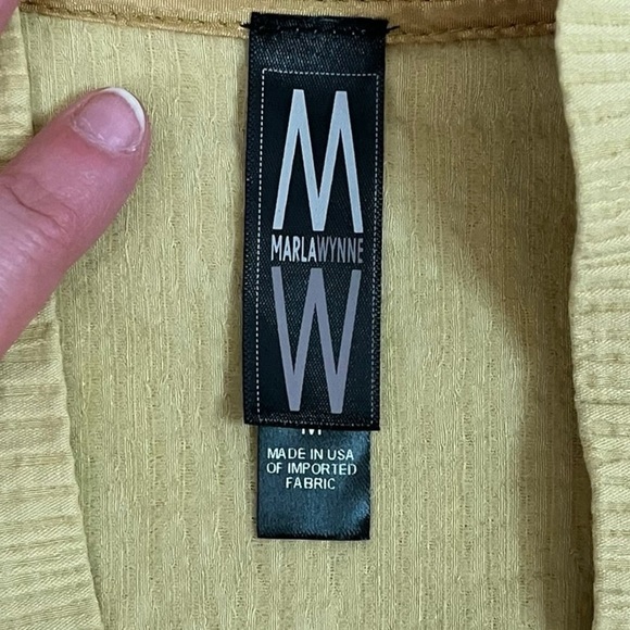 Marla Wynne Yellow Stretch Wrap Top Sz M - Picture 7 of 10